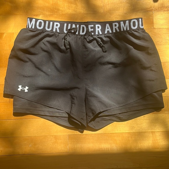 🏃🏻♀️ 2 for $20. Under Armour shorts. Black. Youth XL (women’s small)